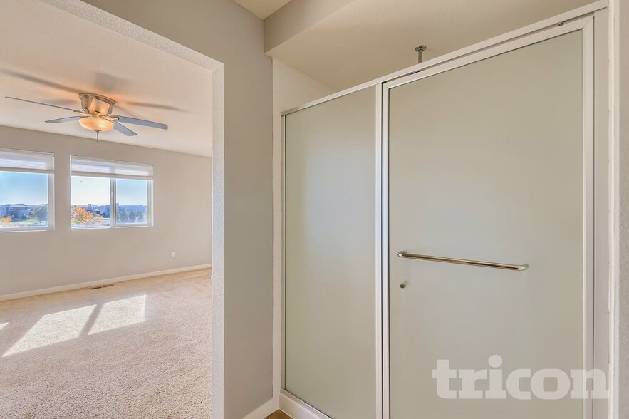 Building Photo - 10239 Southlawn Cir