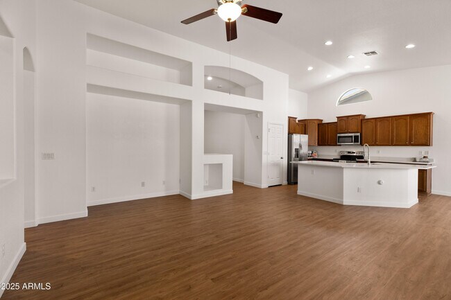 Building Photo - 8758 West Myrtle Ave