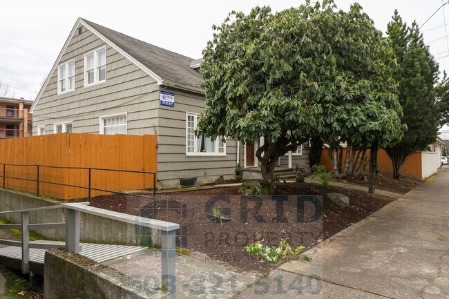 Building Photo - GPM569 - SE Caruthers St (T2)