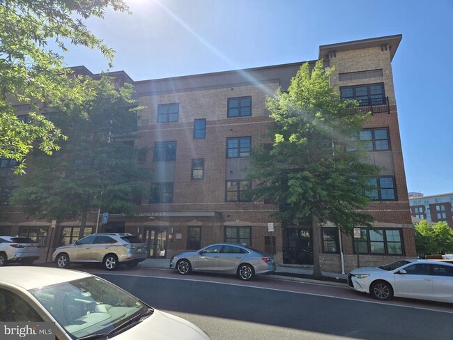 Building Photo - 9521 Bastille St