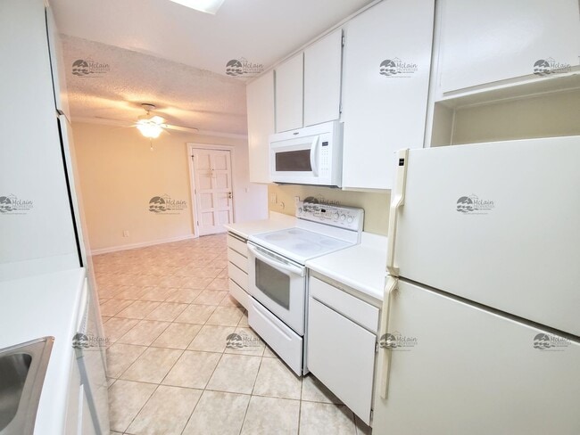 Building Photo - 1 Bed/1Bath in The Grove Gated Carlsbad Co...