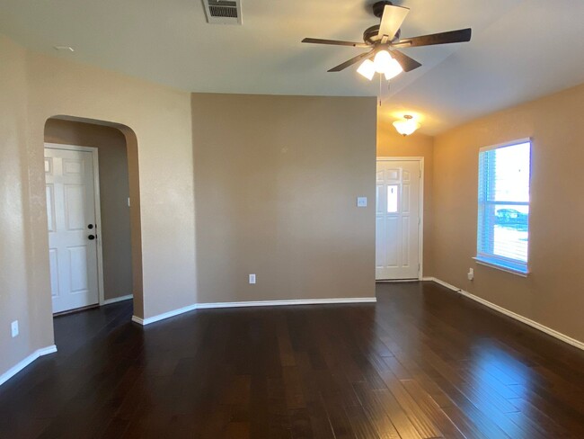 Building Photo - 3 BEDROOMS, COMMUNITY POOL, BELTON ISD