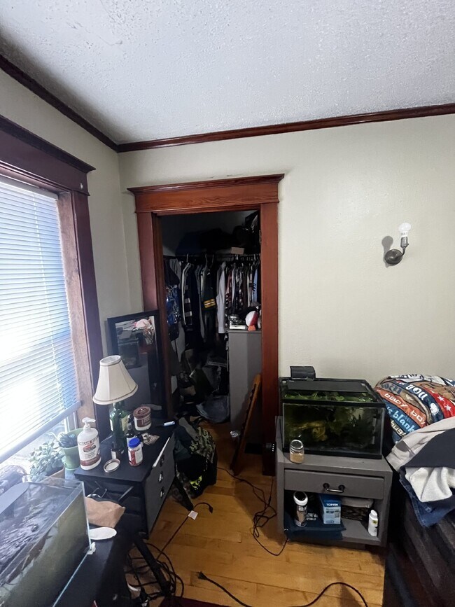 Building Photo - Cozy 4 Bed 1 Bath near UWEC!