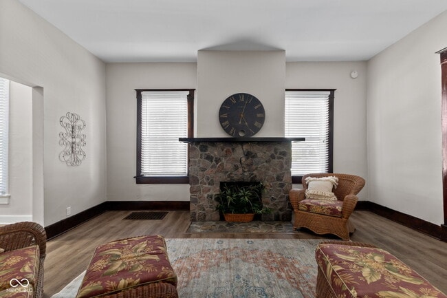 Building Photo - 195 W Marion St