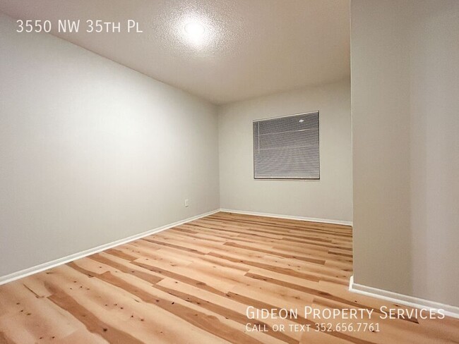 Building Photo - Spacious 4/3 with Flex Room in Shadowlawn ...