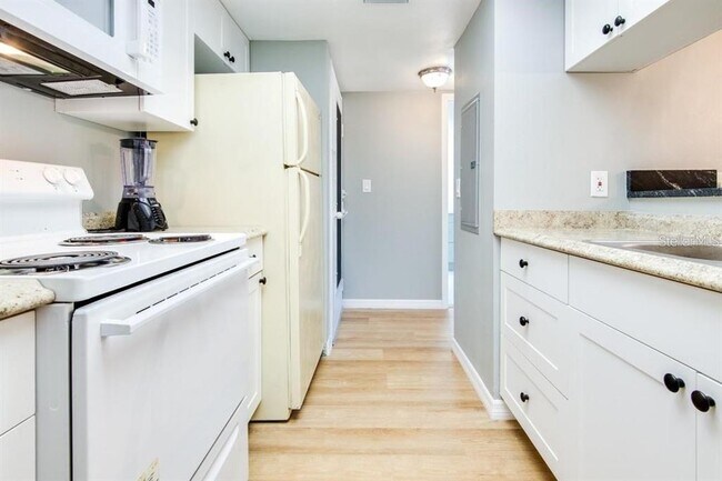 Building Photo - 2615 Cove Cay Dr