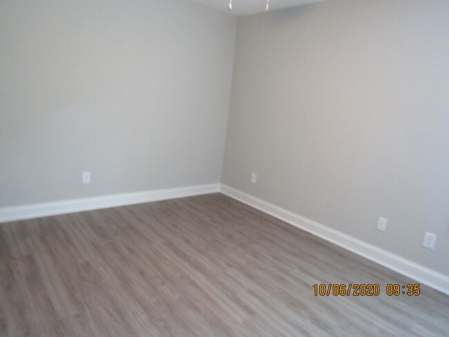 Building Photo - 108 Blue St