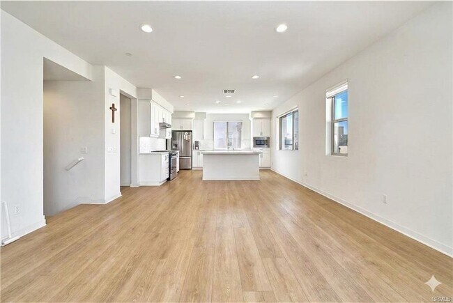 Building Photo - 126 Novel