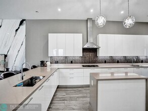 Building Photo - 5742 Brookfield Cir