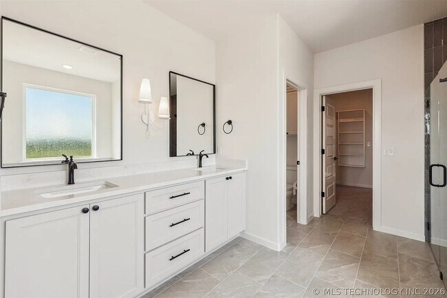 Building Photo - 5 Bed | 4 Bath House
