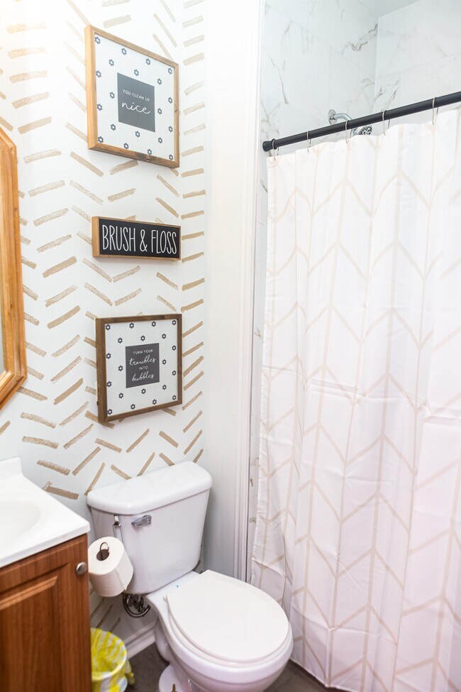 Building Photo - 1933 Industry St