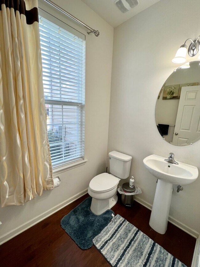 Building Photo - Beautiful 3-Bedroom End Townhouse in Royersford! Available mid-June!