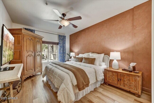 Building Photo - 5450 E Deer Valley Dr