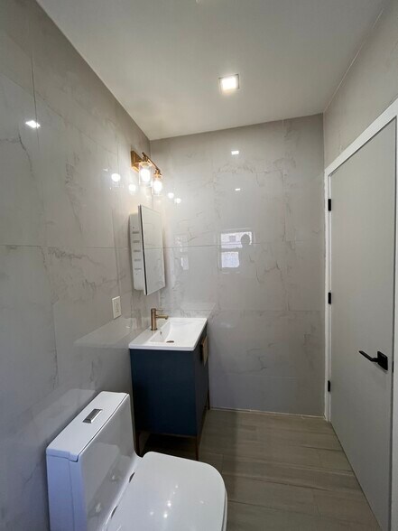 Building Photo - 51 Seidler St