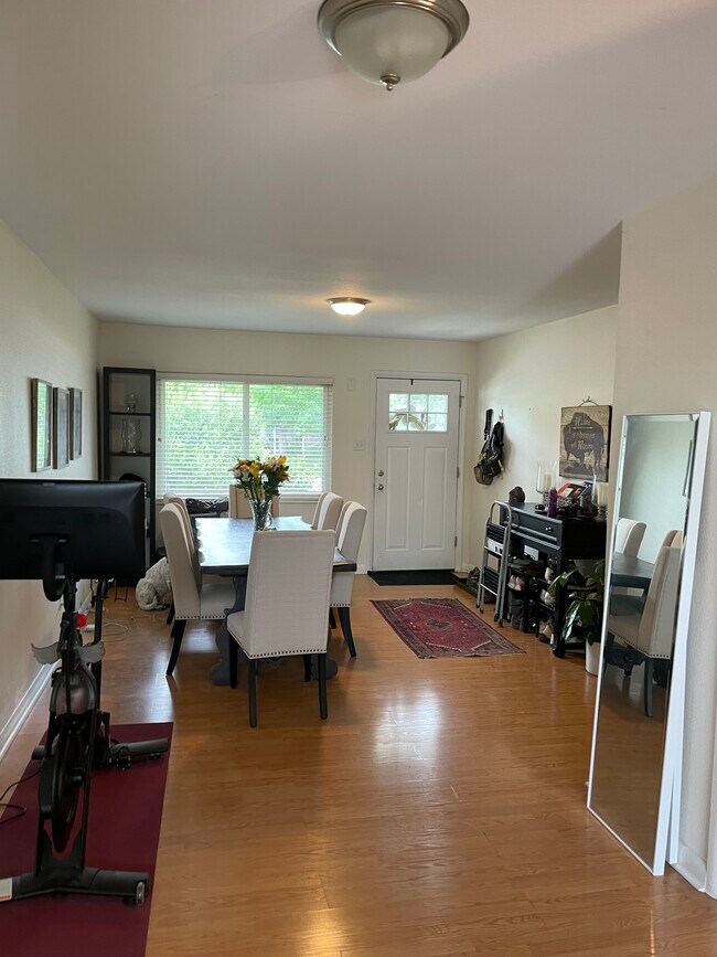 Building Photo - 4706 E Dartmouth Ave