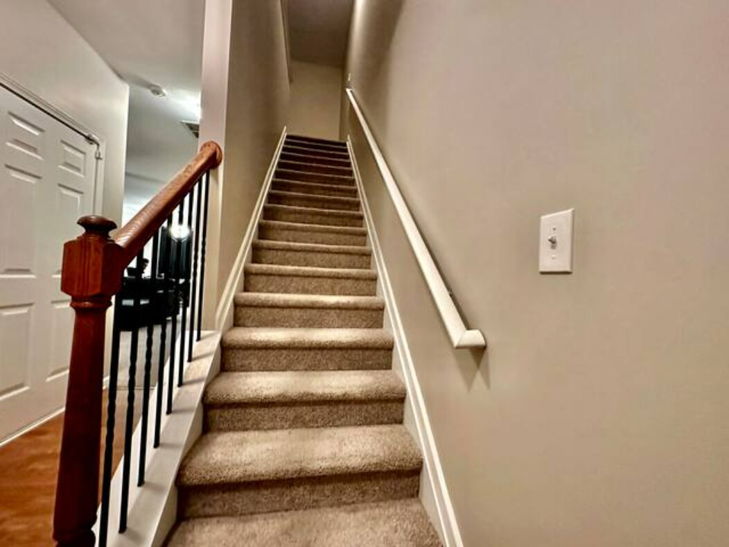 Building Photo - 2873 Ridgeview Dr SW