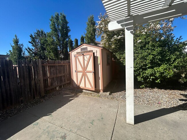 Building Photo - Low Maintenance Yards