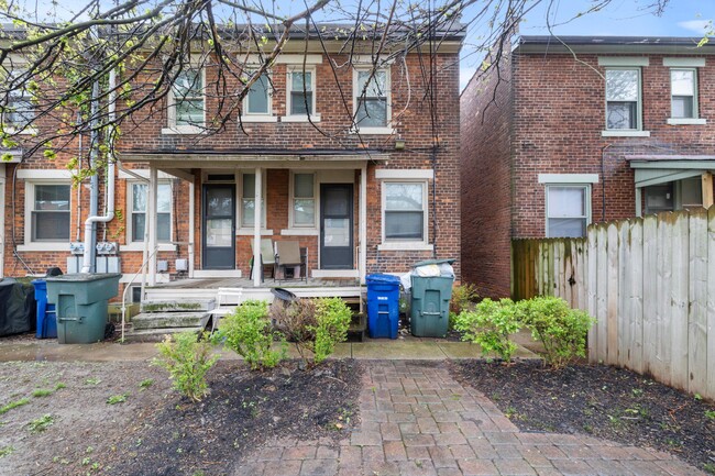 Building Photo - 46 W Kossuth St