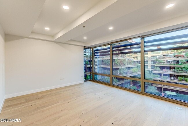 Building Photo - 7121 E Rancho Vista Dr