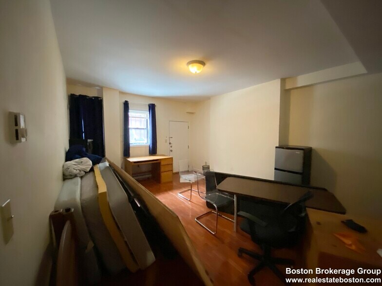 Building Photo - 529 Newbury St