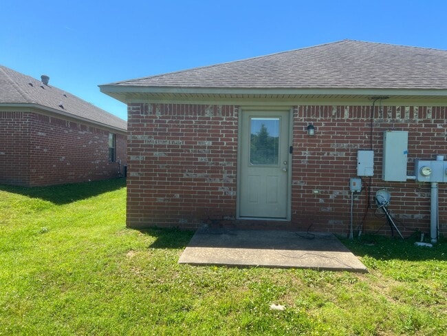 Building Photo - 3 Bed 2 Bath Duplex