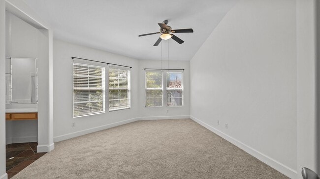 Building Photo - Tri-Level Townhome in Tustin