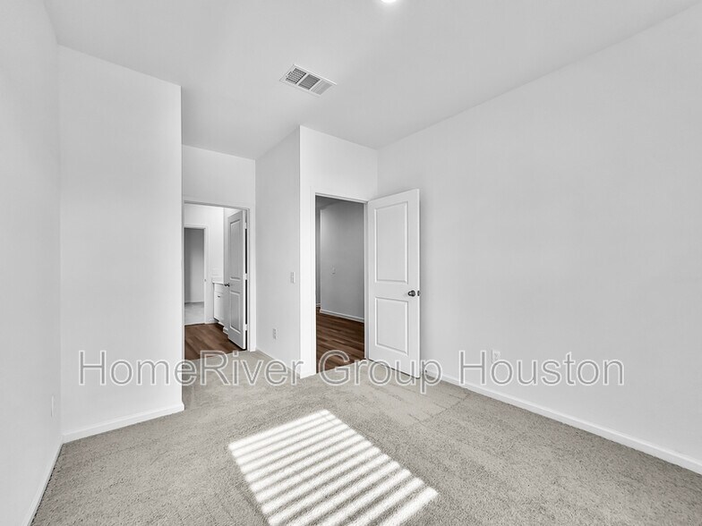 Building Photo - 28414 Selsdon Ct