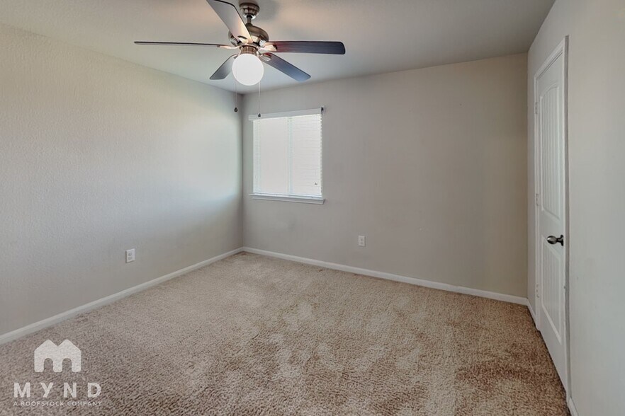 Building Photo - 717 Pinnacle Dr