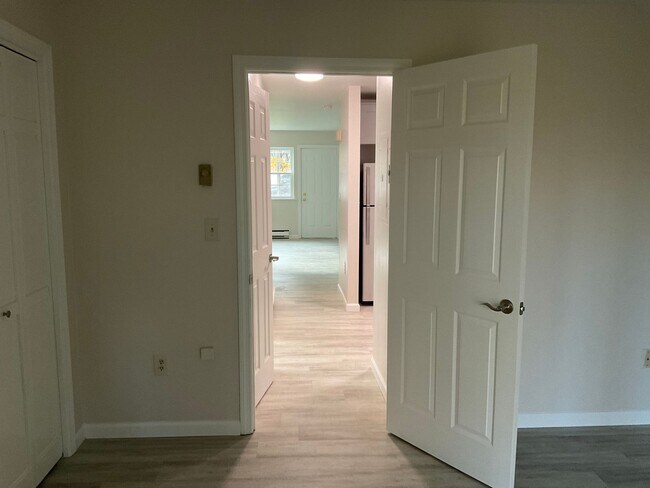 Building Photo - Lovely remodeled 1 bedroom Condo