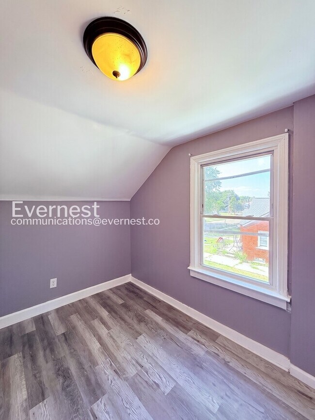 Building Photo - 9460 Wayburn St