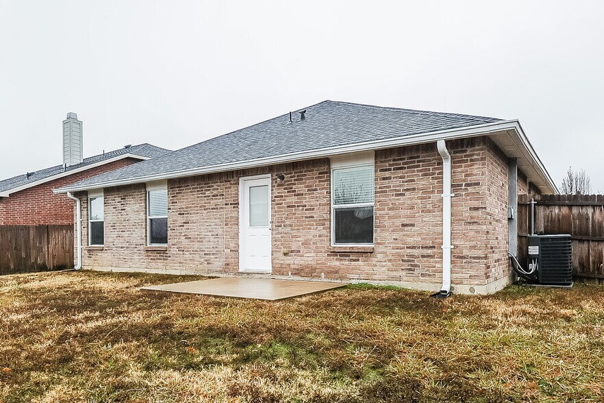 Building Photo - 8123 Stowe Springs Ln