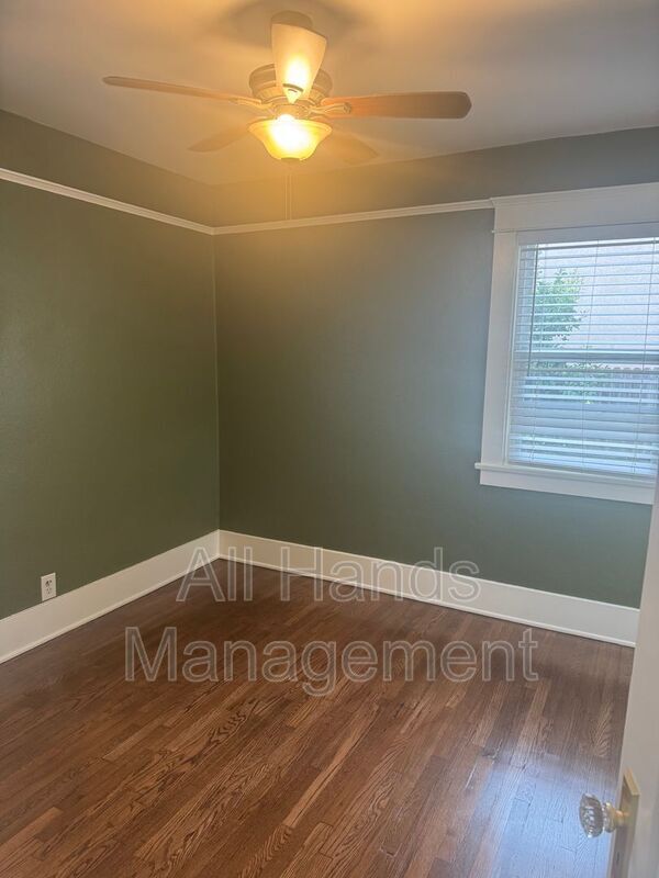 Building Photo - 4116 E 5th St