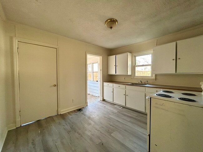 Building Photo - 1219 Bailey St