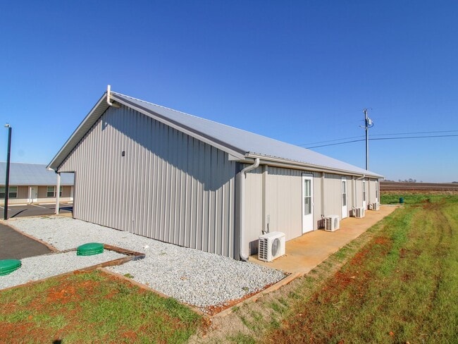 Building Photo - Furnished Apartments close to Athens and TVA Brownsferry