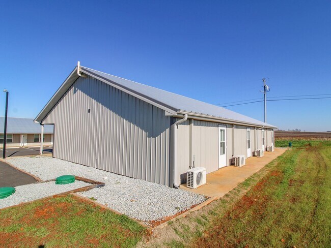 Building Photo - NEW Furnished Apartments close to Athens and TVA Brownsferry