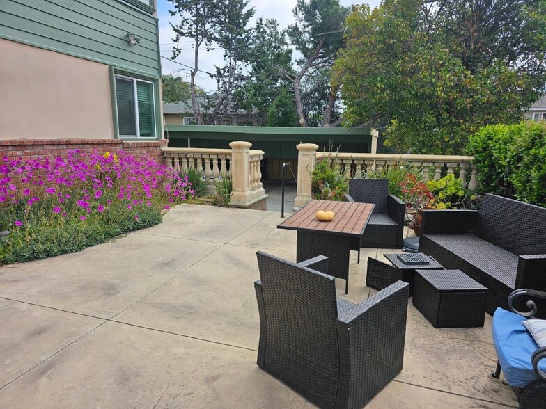 Building Photo - Los Gatos Garden Apartments