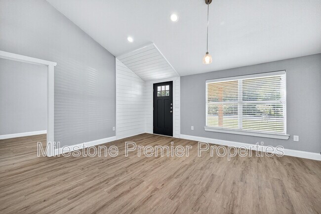 Building Photo - 1803 W Hull St