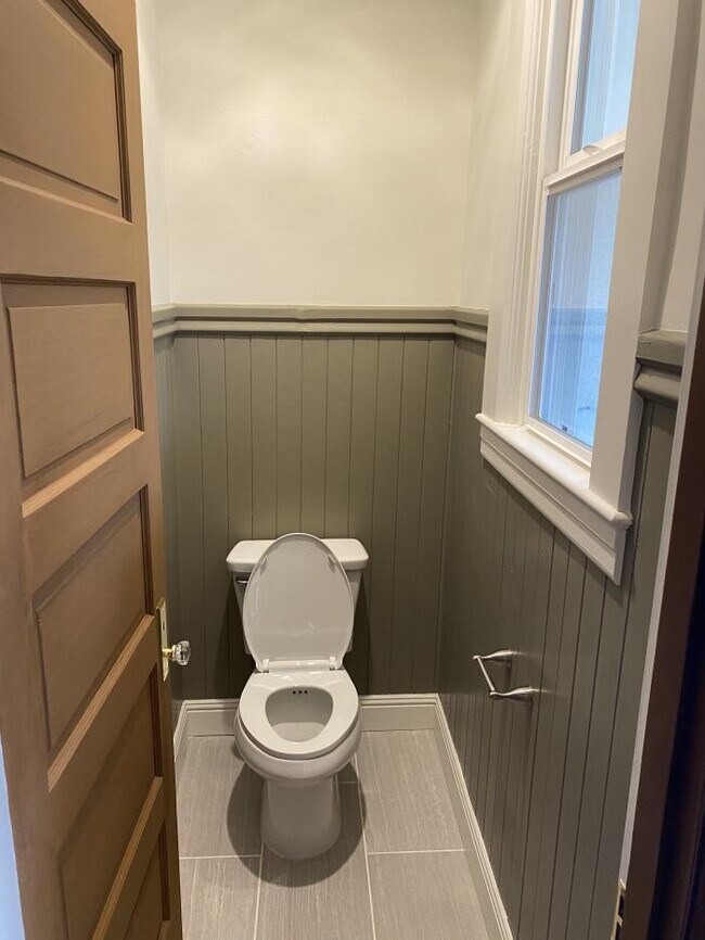 Building Photo - 4 bedroom in Daly City CA 94015