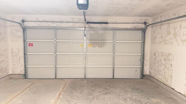 Building Photo - 6101 Green Meadow Ln