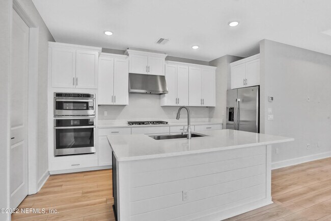 Building Photo - 351 Millenia Dr
