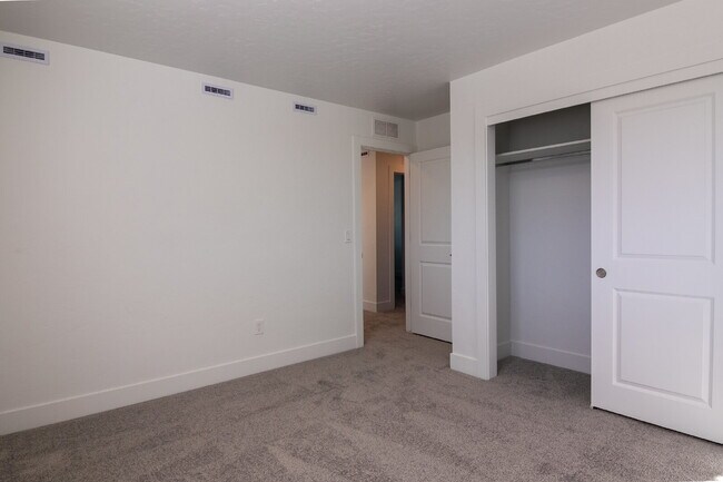 Building Photo - "READY NOW! 3-Bed PLUS Office-Townhouse Retreat in Eagle, ID – Spacious Living with 2.5 Baths!"