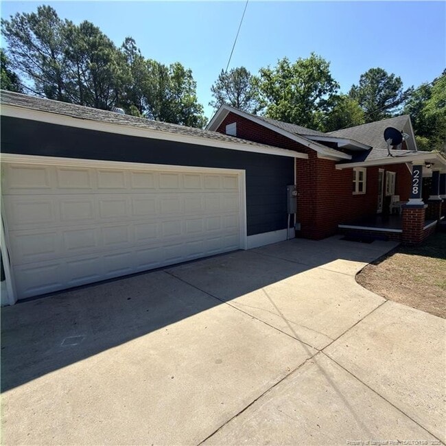 Building Photo - 228 Eastwood Ave