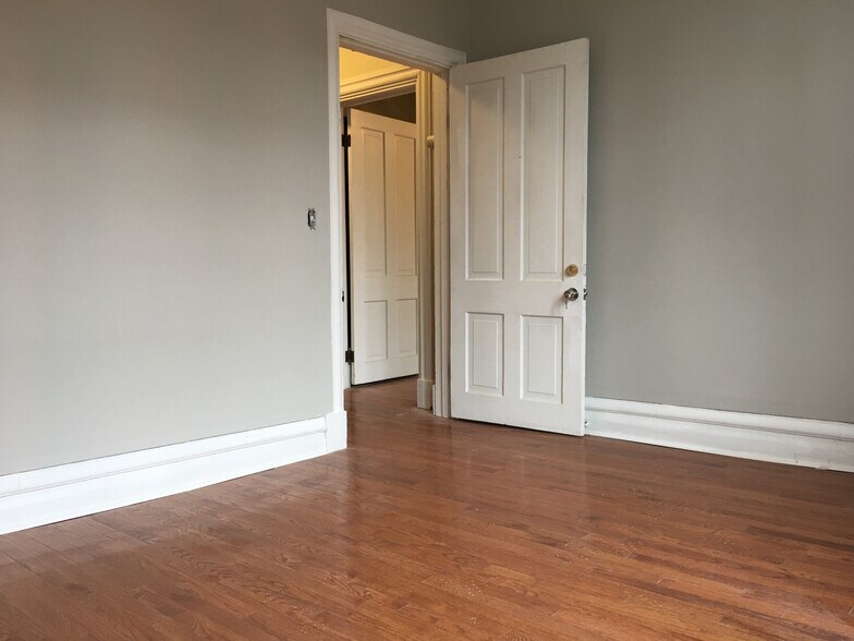 Building Photo - 165 Morewood Ave