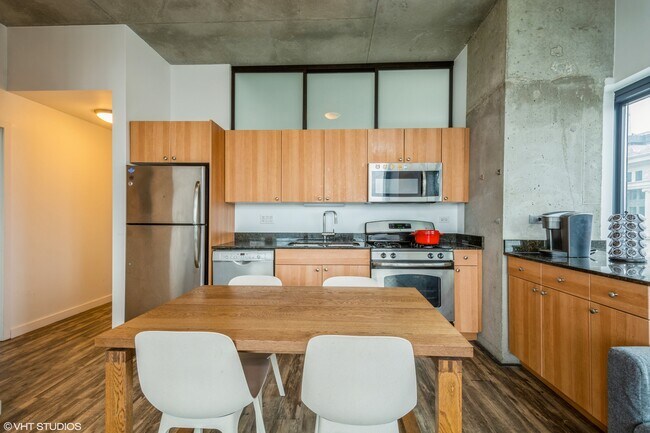 Building Photo - 235 W Van Buren St