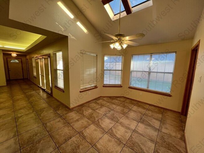 Building Photo - Beautiful 2 Bedroom 2 Bathroom Home- Colon...