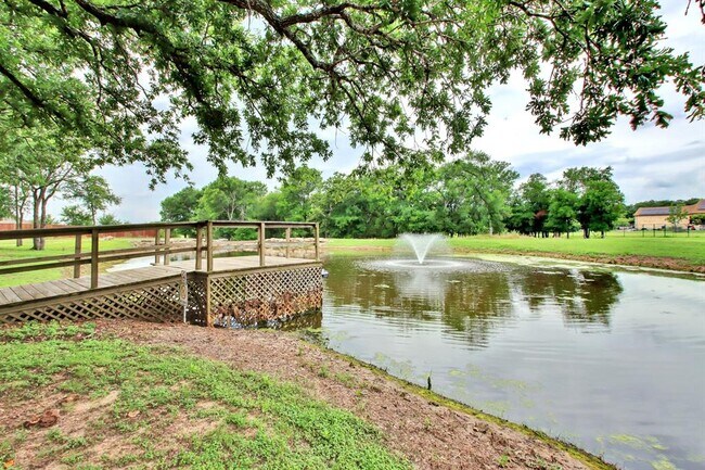 Building Photo - 323 Chisholm Trail