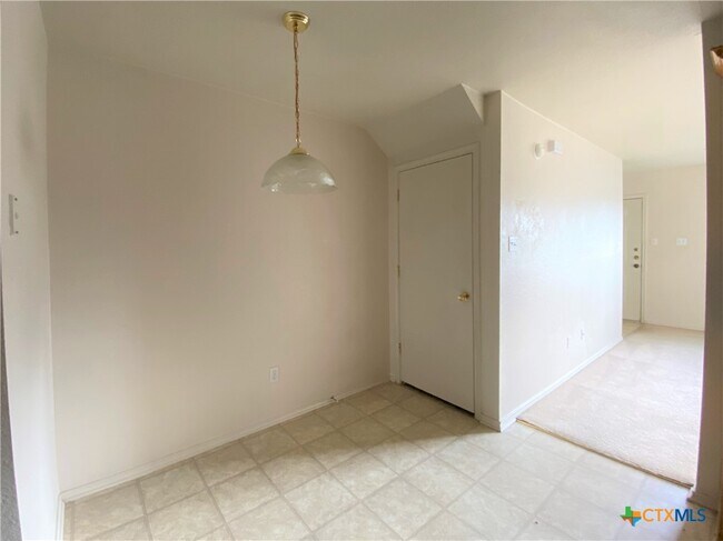 Building Photo - 1610 Aztec Trce