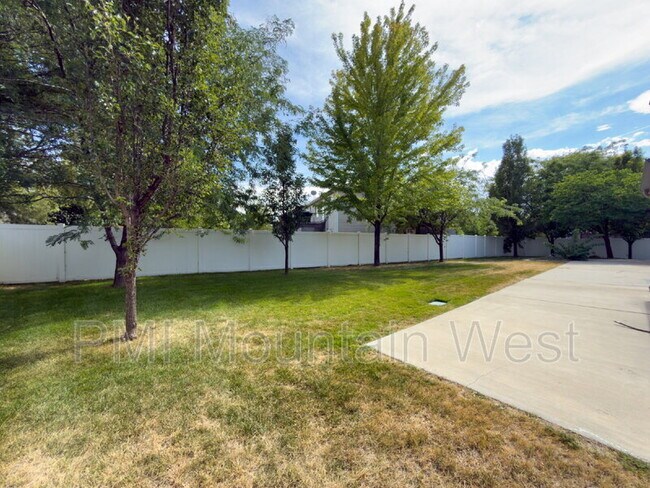 Building Photo - 955 Alton Dr
