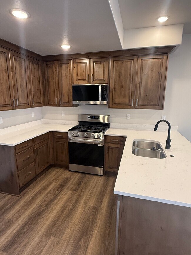 Building Photo - 3090 E Thorley Dr