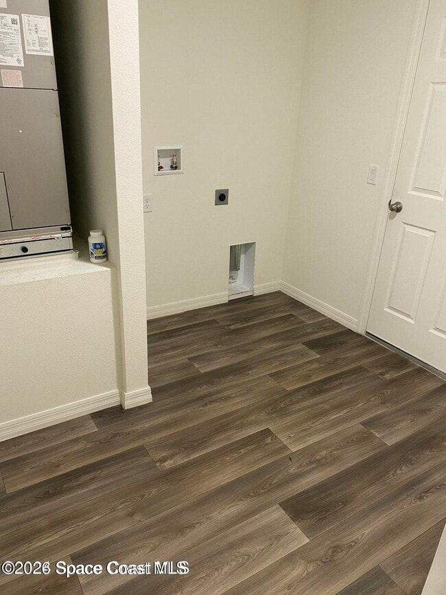 Building Photo - 212 Alminar Ave SE